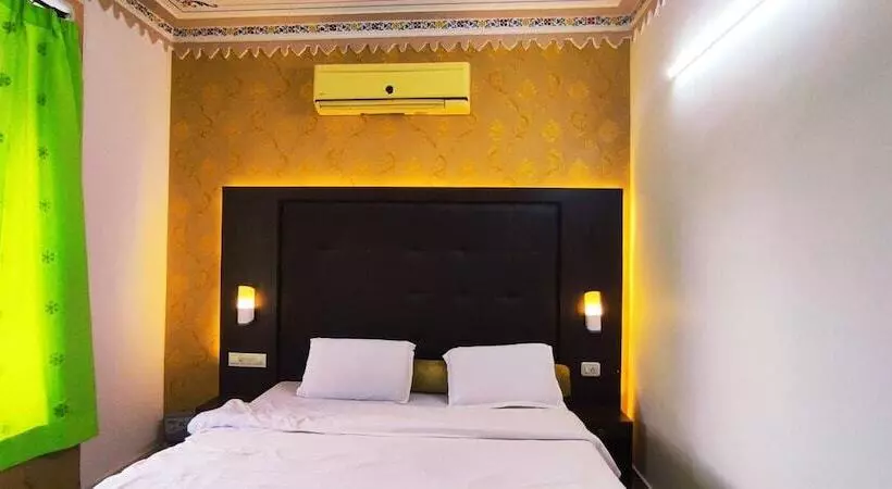 Hotel Mandiram Palace