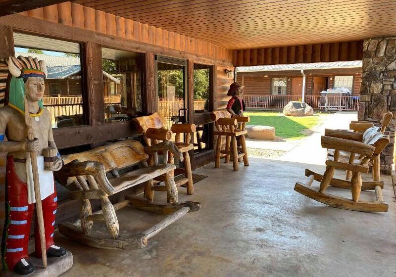 בית מלון כפרי New Hochatown Lodge