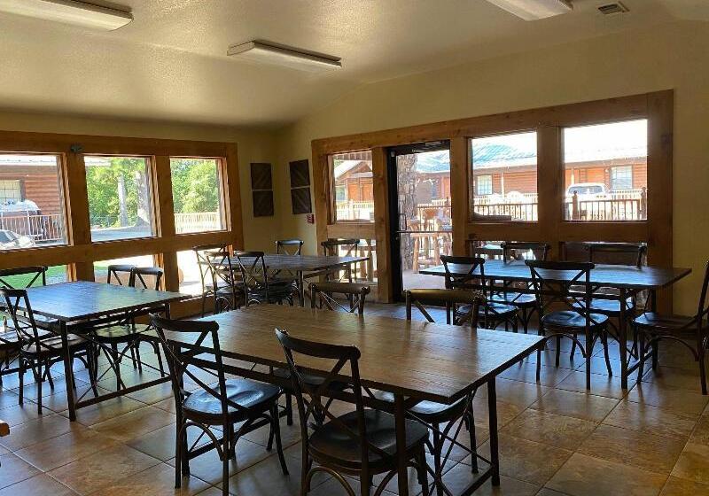 בית מלון כפרי New Hochatown Lodge