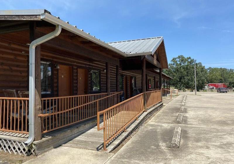 בית מלון כפרי New Hochatown Lodge