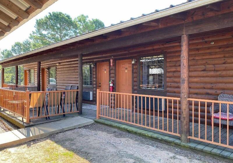 בית מלון כפרי New Hochatown Lodge