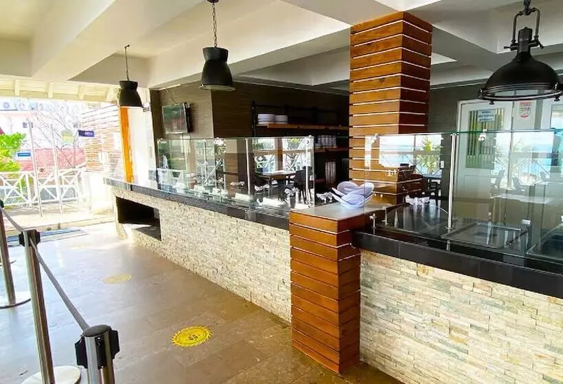 Отель On Vacation Blue Cove