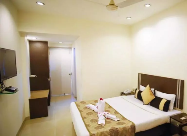 בית מלון כפרי Regency Square