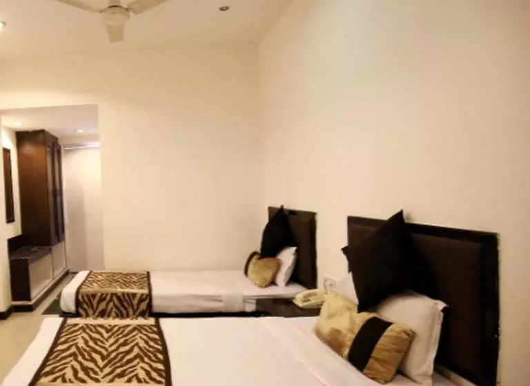 בית מלון כפרי Regency Square