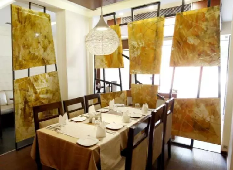 בית מלון כפרי Regency Square