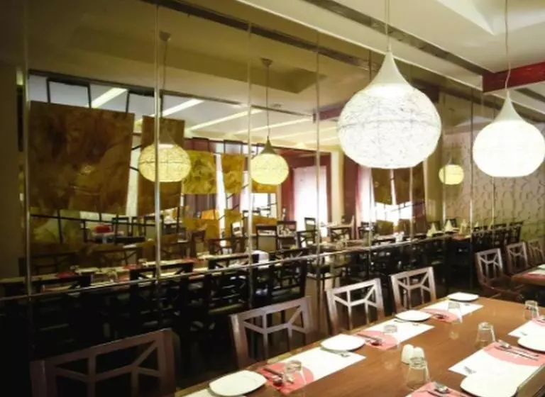 בית מלון כפרי Regency Square