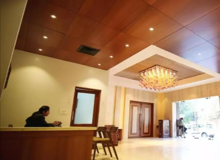 בית מלון כפרי Regency Square