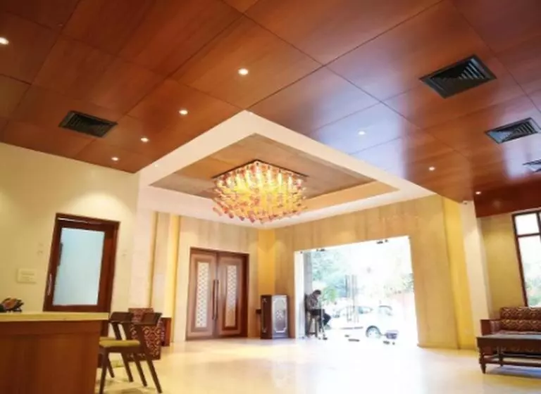 בית מלון כפרי Regency Square