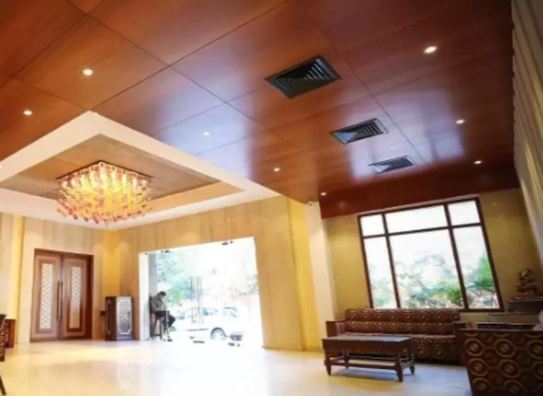 בית מלון כפרי Regency Square