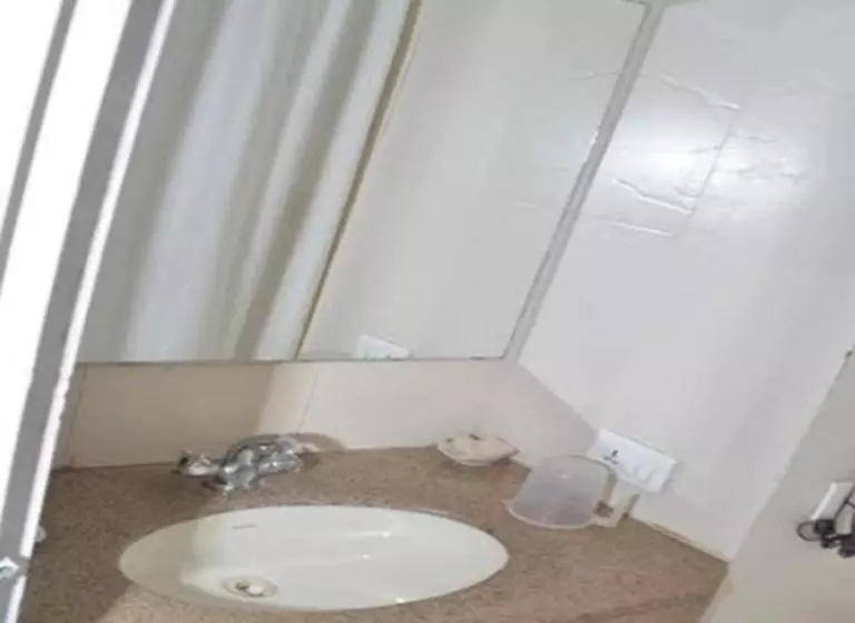 בית מלון כפרי Regency Square