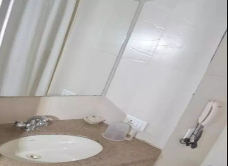 בית מלון כפרי Regency Square