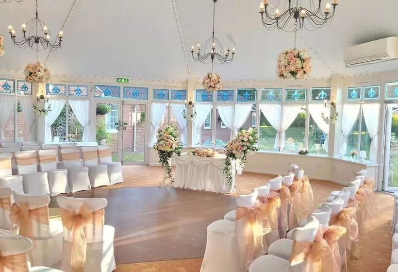 Сельский отель Old Rectory Hotel, Crostwick