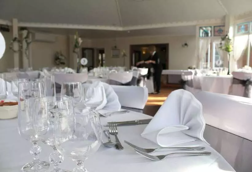 Сельский отель Old Rectory Hotel, Crostwick