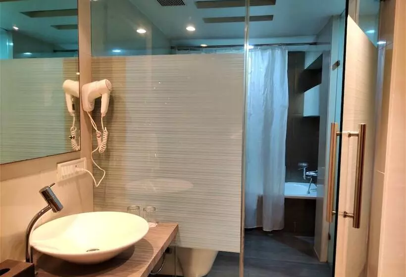 Отель Satkar Residency