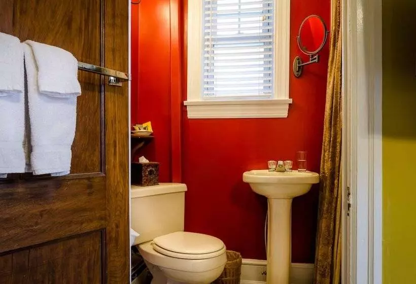 Отель Carisbrooke Inn Bed & Breakfast