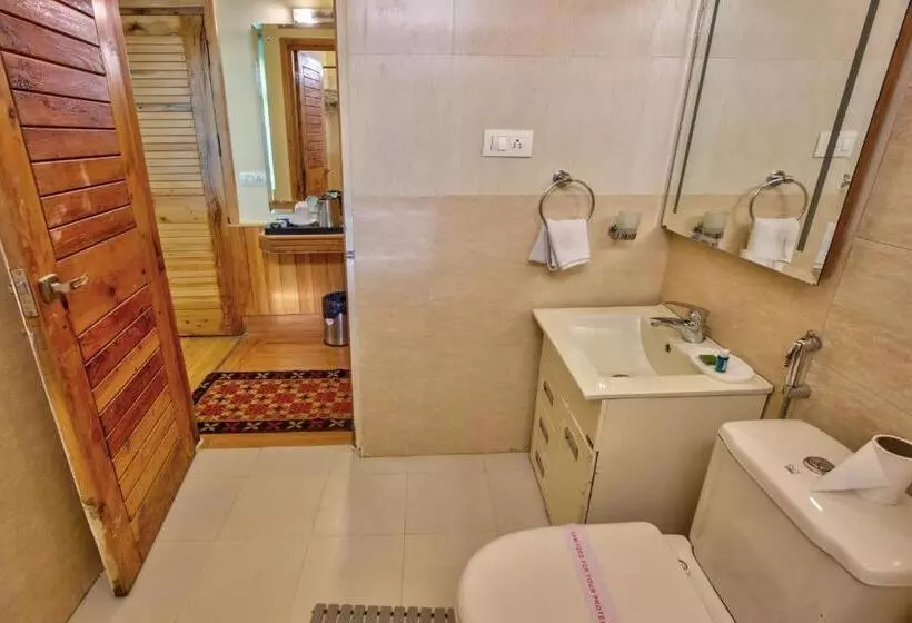 هتل The Holiday Resorts And Cottages