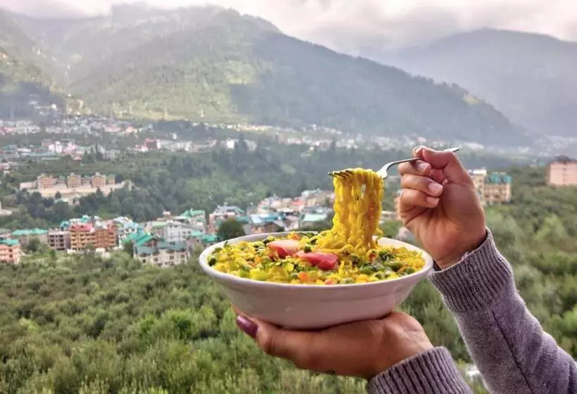 هتل The Holiday Resorts And Cottages