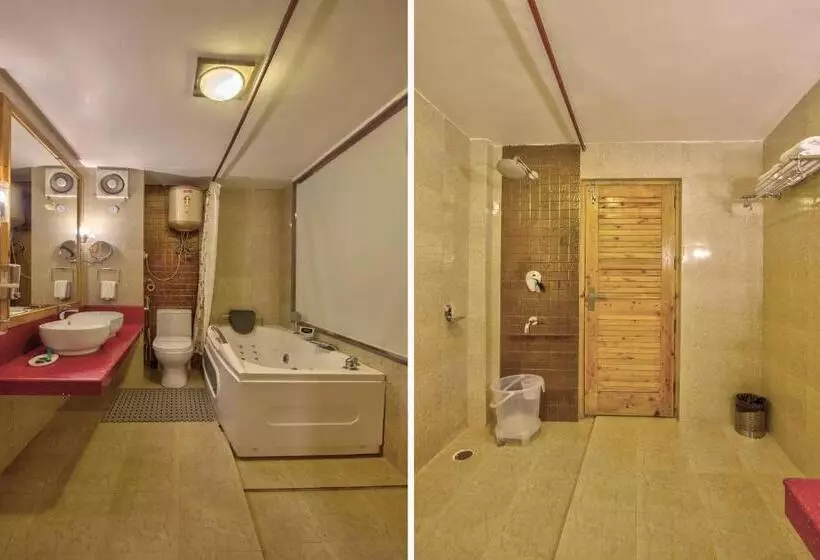 هتل The Holiday Resorts And Cottages