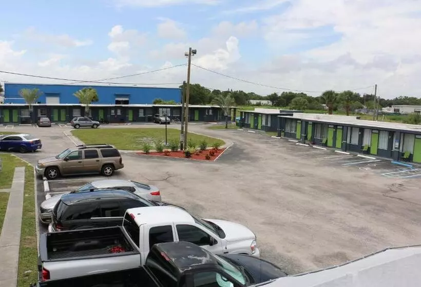 ホテル Travel Inn Fort Pierce