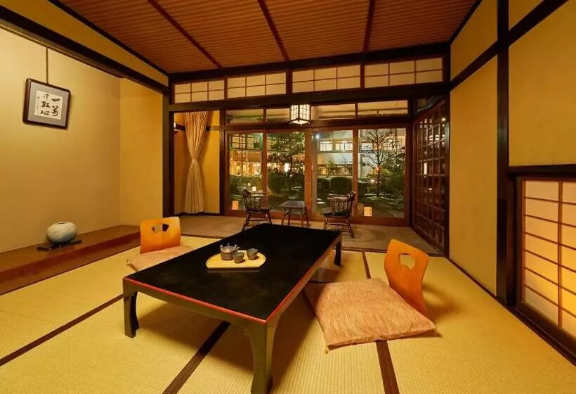 هتل Ooedo Onsen Monogatari Premium Saiki Bekkan