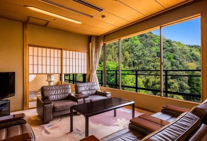 هتل Ooedo Onsen Monogatari Premium Saiki Bekkan