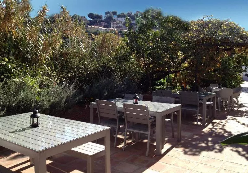 Apartamentos Turísticos La Mundial