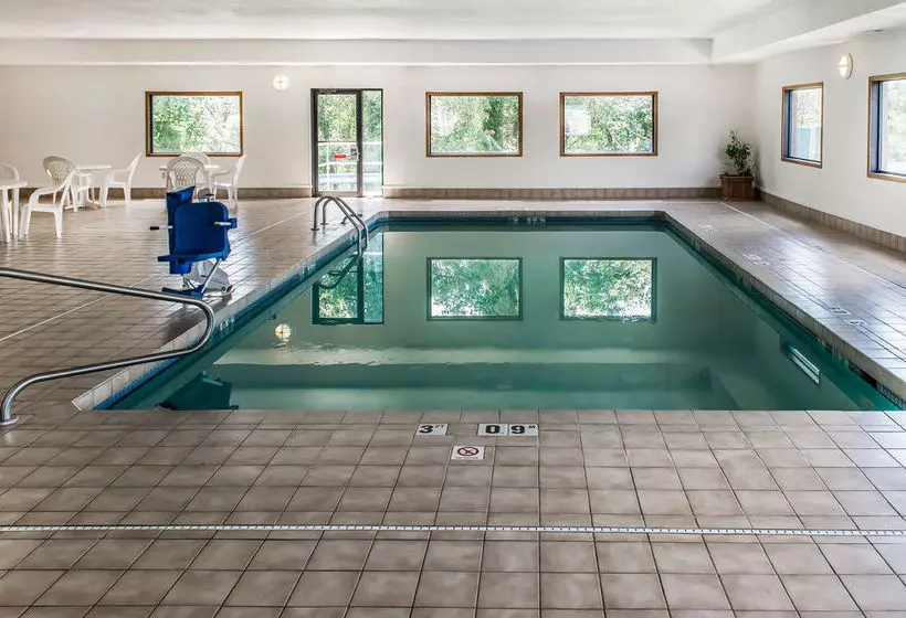 酒店 Quality Inn Greensburg