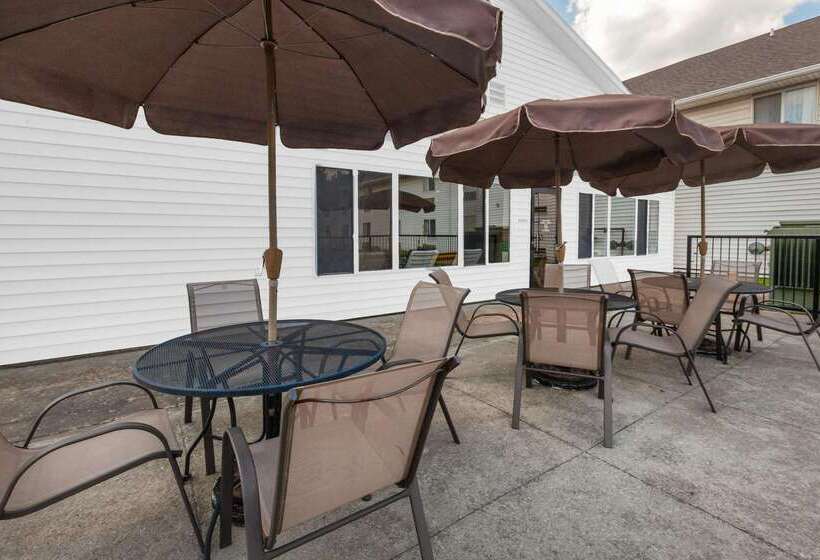 בית מלון כפרי Days Inn By Wyndham Milan Sandusky South