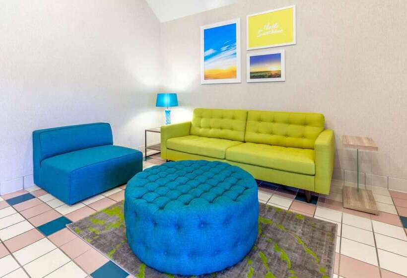 בית מלון כפרי Days Inn By Wyndham Milan Sandusky South