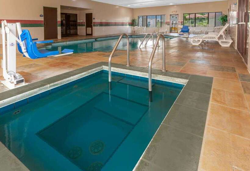 בית מלון כפרי Days Inn By Wyndham Milan Sandusky South