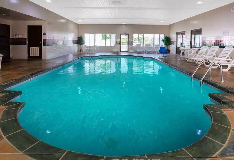 호텔 Days Inn By Wyndham Milan Sandusky South