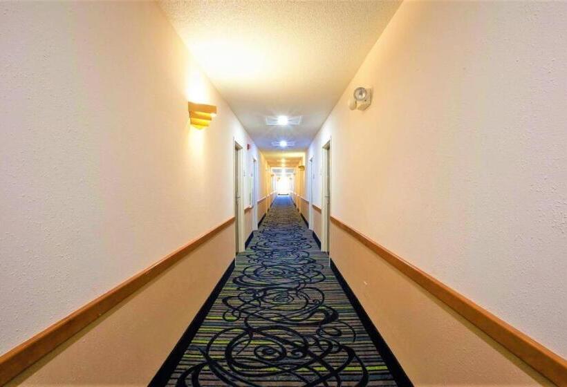 בית מלון כפרי Days Inn By Wyndham Milan Sandusky South