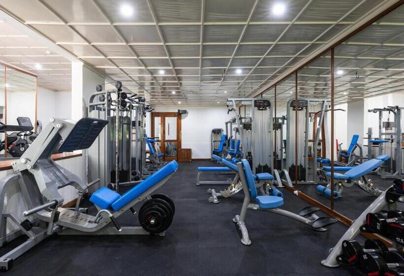 هتل Reethi Beach Resort