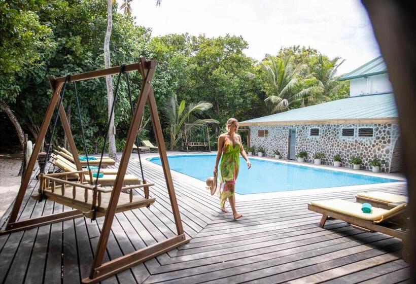 هتل Reethi Beach Resort