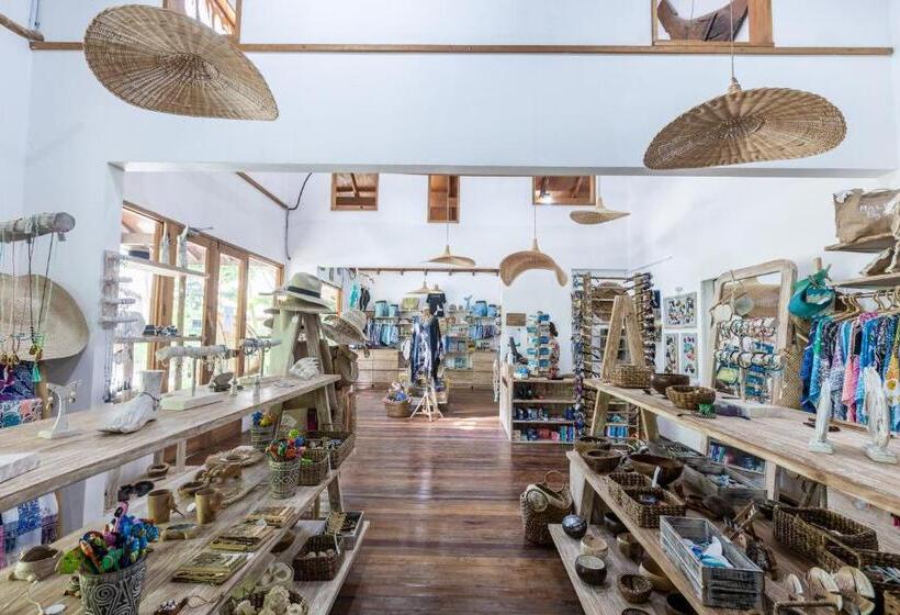 هتل Reethi Beach Resort