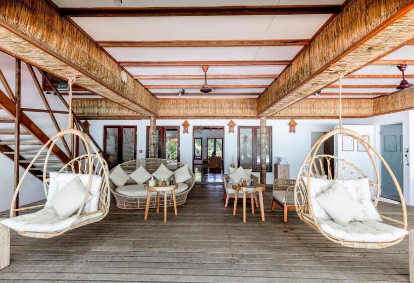 هتل Reethi Beach Resort