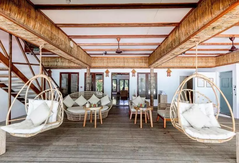 هتل Reethi Beach Resort