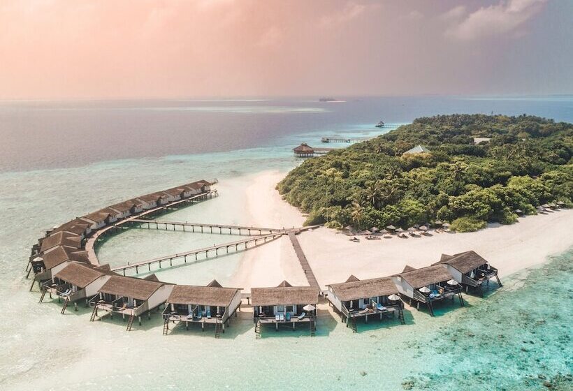 هتل Reethi Beach Resort