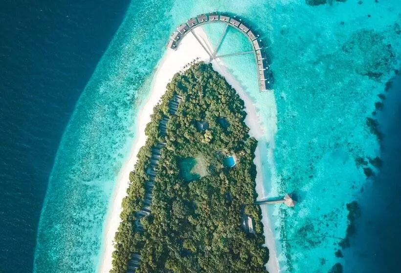 هتل Reethi Beach Resort