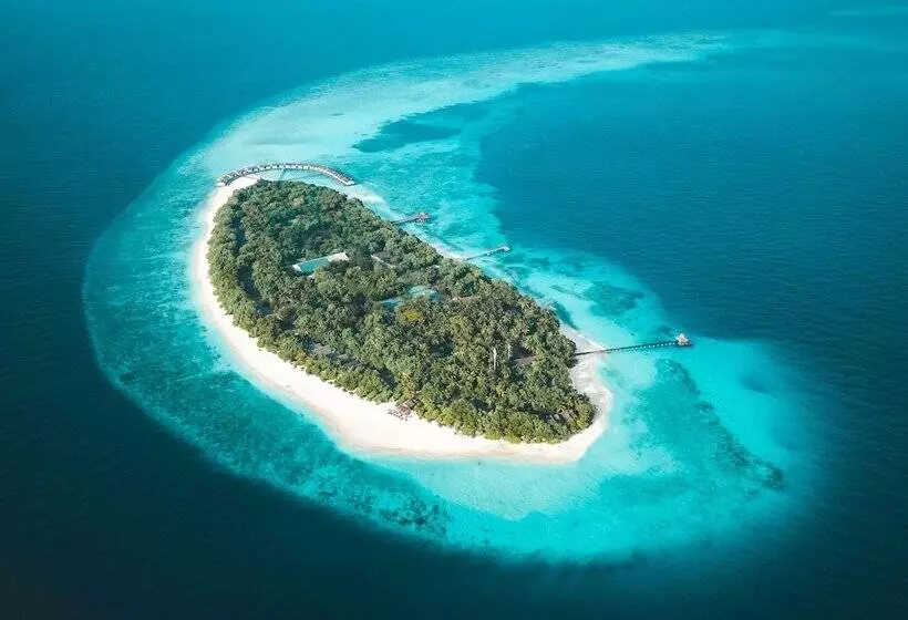 هتل Reethi Beach Resort