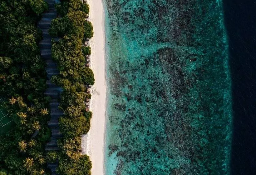 هتل Reethi Beach Resort