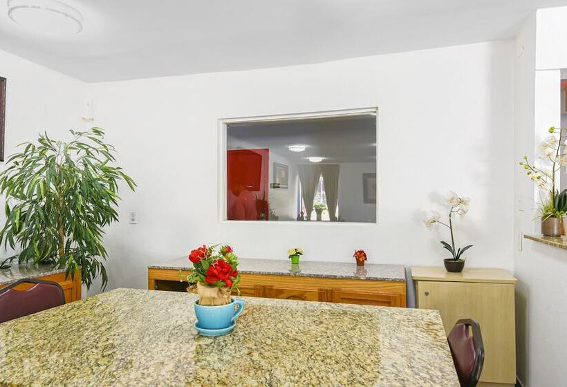 OYO Hotel Irving DFW Airport South