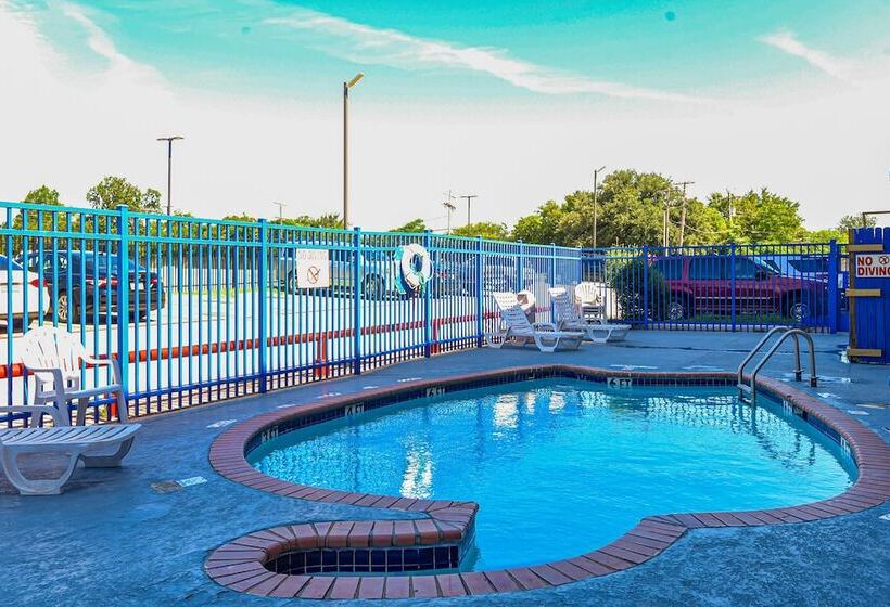 OYO Hotel Irving DFW Airport South