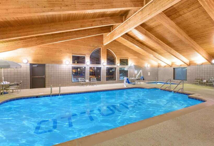 هتل Americinn By Wyndham Ottumwa