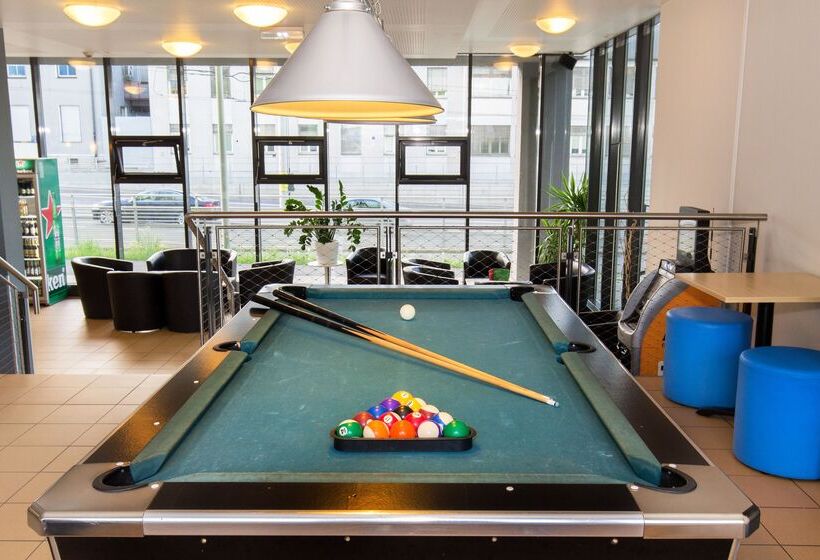 Hotelli a&o Graz Hauptbahnhof