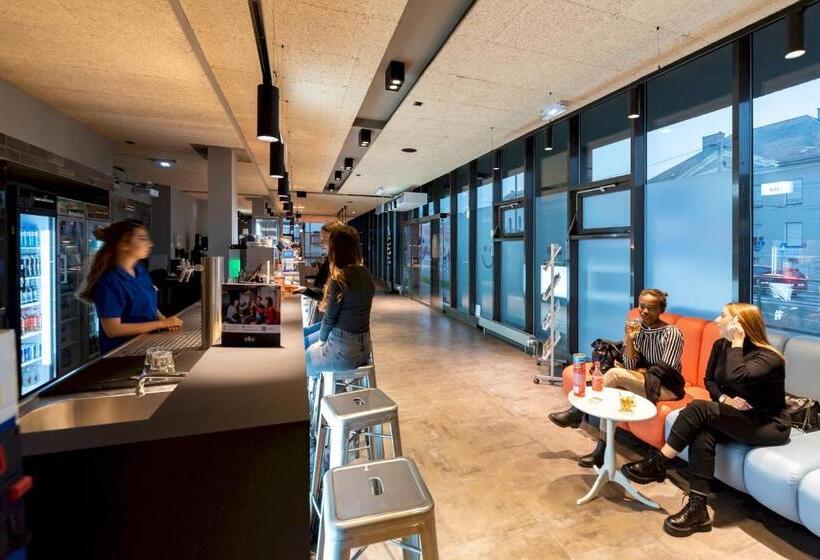 Hotelli a&o Graz Hauptbahnhof