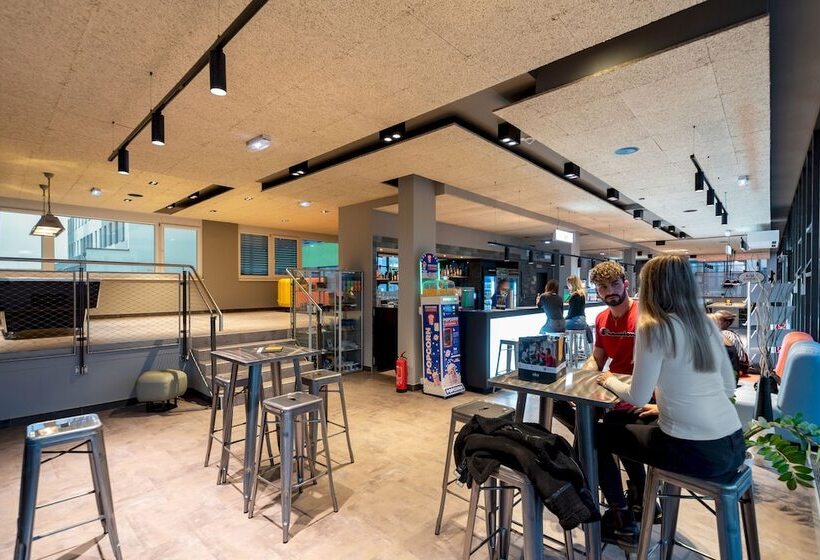 Hotelli a&o Graz Hauptbahnhof