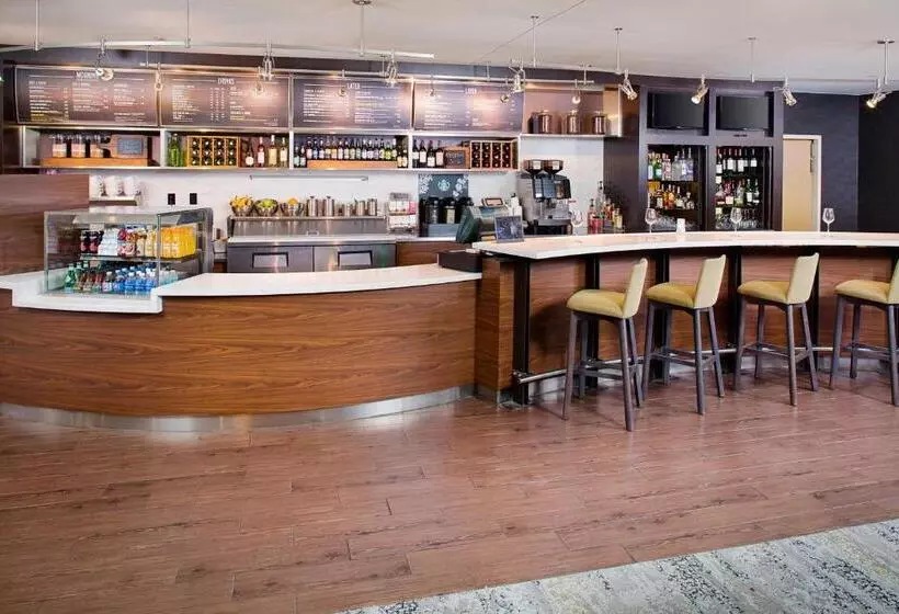 호텔 Courtyard By Marriott Roanoke Airport