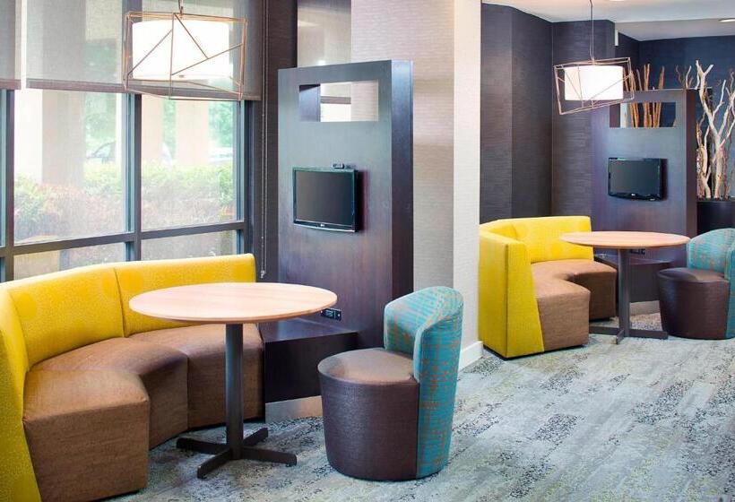 Отель Courtyard By Marriott Roanoke Airport