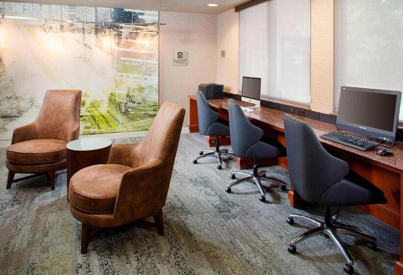 Отель Courtyard By Marriott Roanoke Airport